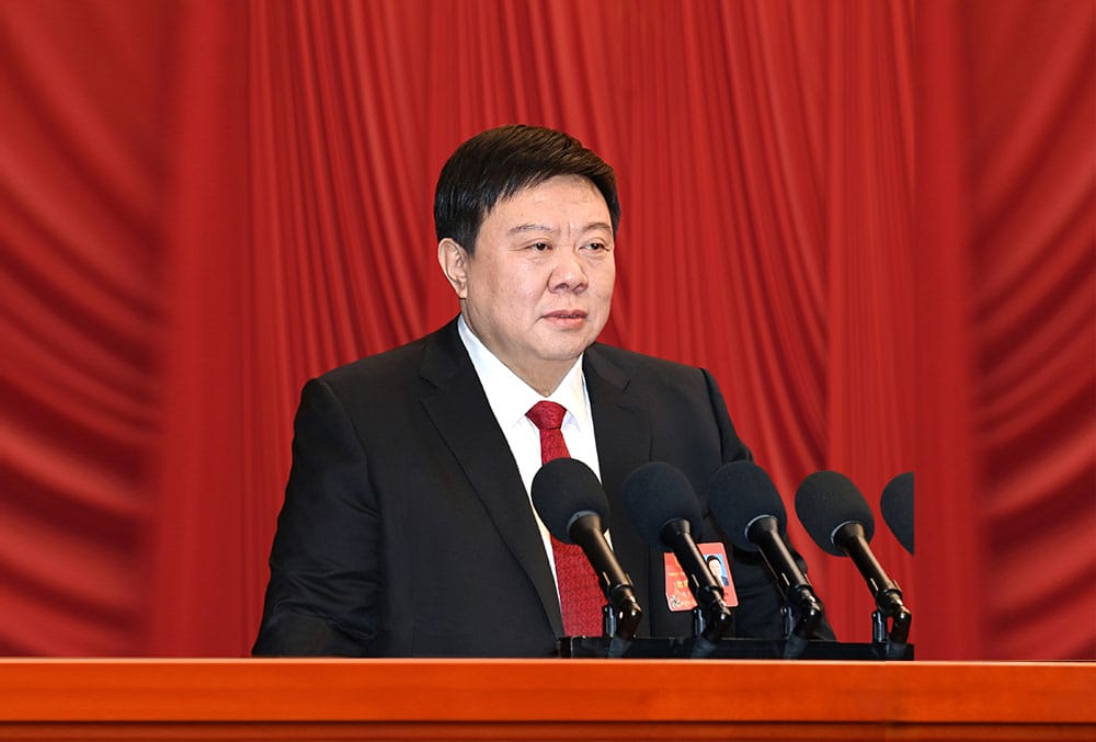 市人大常委会主任李雪荣向大会作市人大常委会工作报告